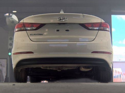 Used 2018 Hyundai Elantra Value Edition FWD image 7