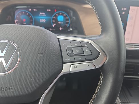 Used 2025 Volkswagen Atlas SE FWD image 13