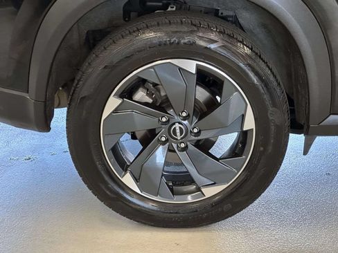 Used 2024 Nissan Rogue SV AWD/4WD image 9