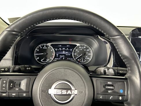 Used 2023 Nissan Pathfinder SL AWD/4WD image 13