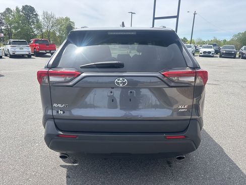 Used 2021 Toyota RAV4 XLE w/ Convenience Package image 7