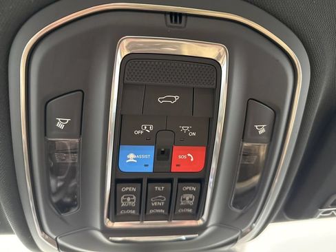 Used 2026 Jeep Grand Cherokee Limited w/ Luxury Tech Group II AWD/4WD image 36