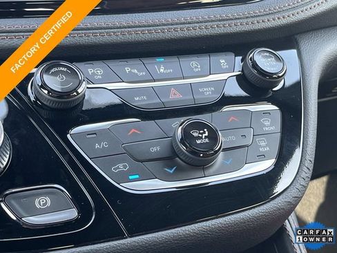 Used 2024 Chrysler Pacifica Pinnacle FWD image 37