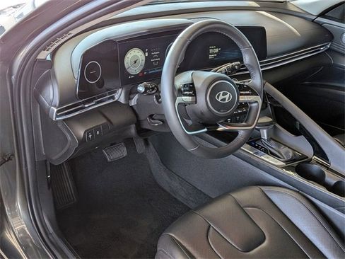 Used 2025 Hyundai Elantra Limited image 13