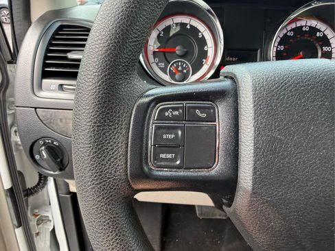 Used 2019 Dodge Grand Caravan SE w/ UConnect Hands-Free Group FWD image 25