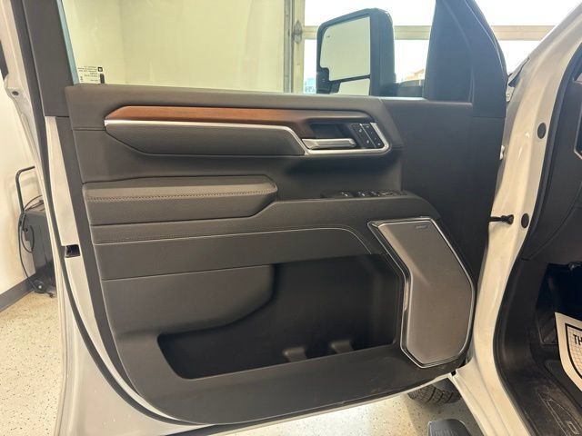 Used 2025 GMC Sierra 3500 Denali AWD/4WD image 44