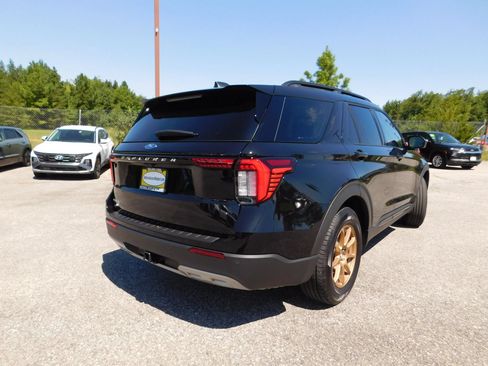 Used 2026 Ford Explorer Active w/ Active Comfort Package RWD image 6