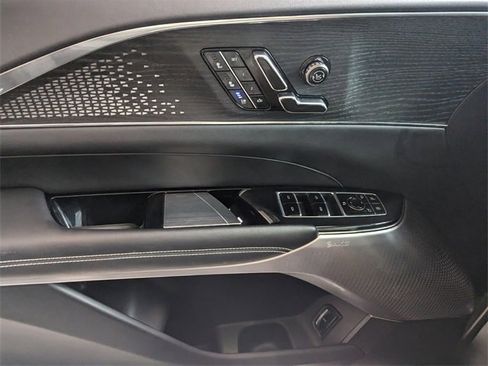 Used 2023 Cadillac Lyriq 2WD image 32