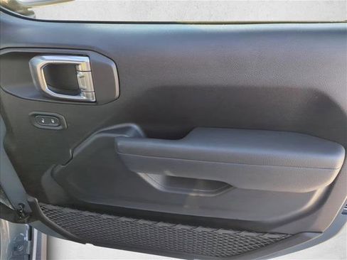 Used 2025 Jeep Wrangler Sport image 23