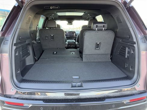 Used 2025 Chevrolet Traverse RS image 9