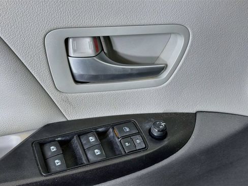 Used 2017 Toyota Sienna LE FWD image 19
