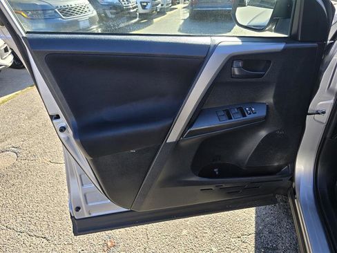 Used 2016 Toyota RAV4 LE image 32