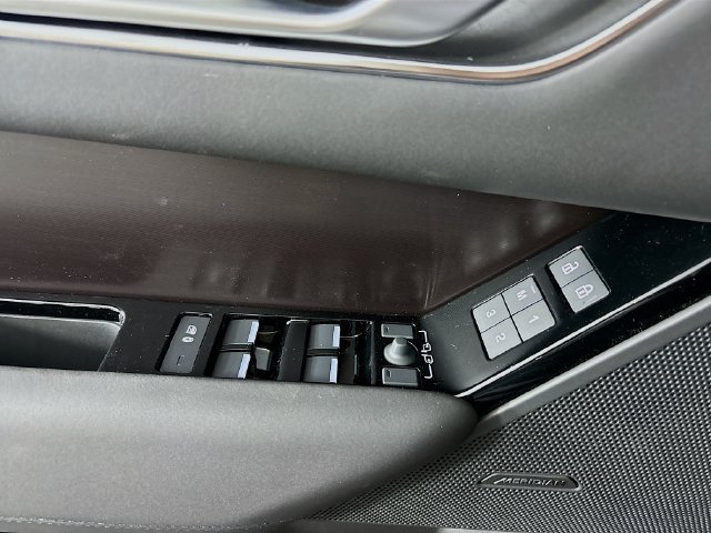 Used 2026 Land Rover Range Rover Velar Dynamic SE AWD/4WD image 18