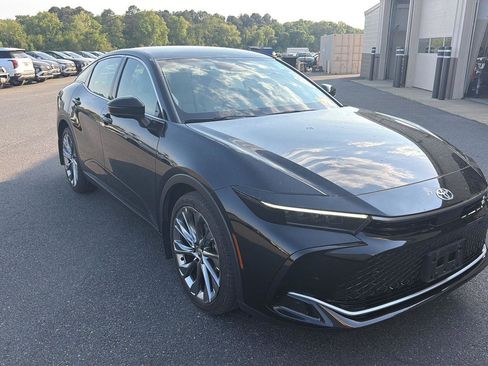 Used 2024 Toyota Crown Limited w/ Advanced Technology Package AWD/4WD image 7