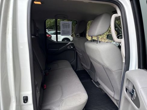 Used 2015 Nissan Frontier SV AWD/4WD image 10