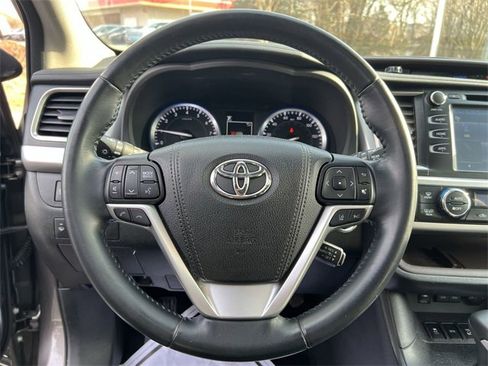 Used 2017 Toyota Highlander XLE image 14