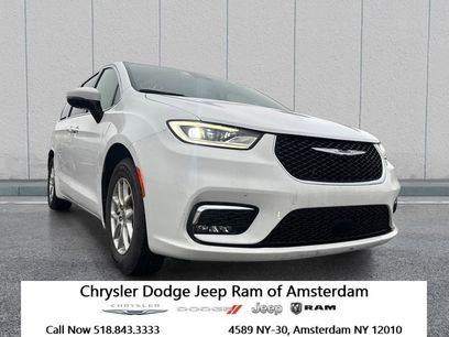 Used 2023 Chrysler Pacifica Touring