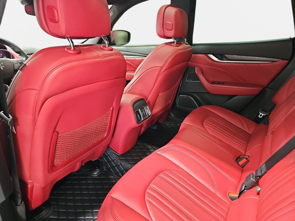 Used 2020 Maserati Levante AWD/4WD image 13