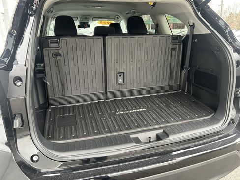 Certified 2025 Toyota Highlander LE image 10