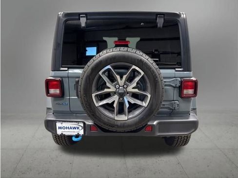 Used 2024 Jeep Wrangler Unlimited w/ Convenience Group AWD/4WD image 4