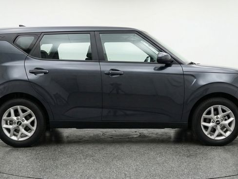 Used 2025 Kia Soul LX w/ LX Technology Package image 11