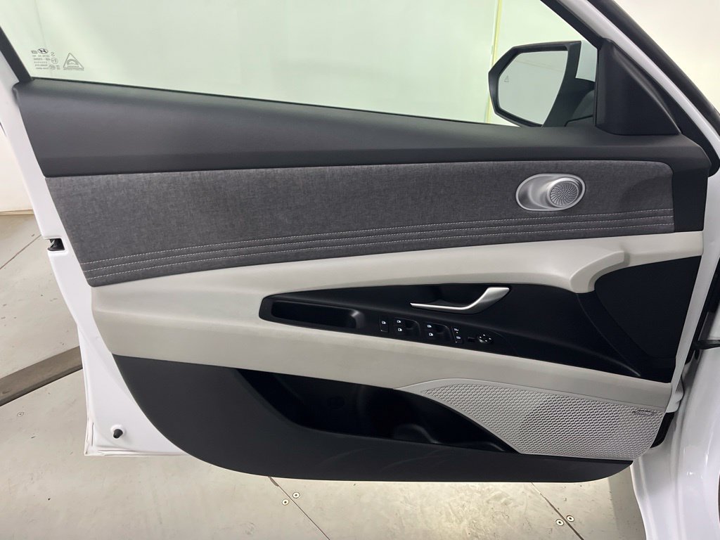Used 2024 Hyundai Elantra Limited FWD image 26