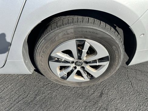 Used 2018 Toyota Prius Two image 7