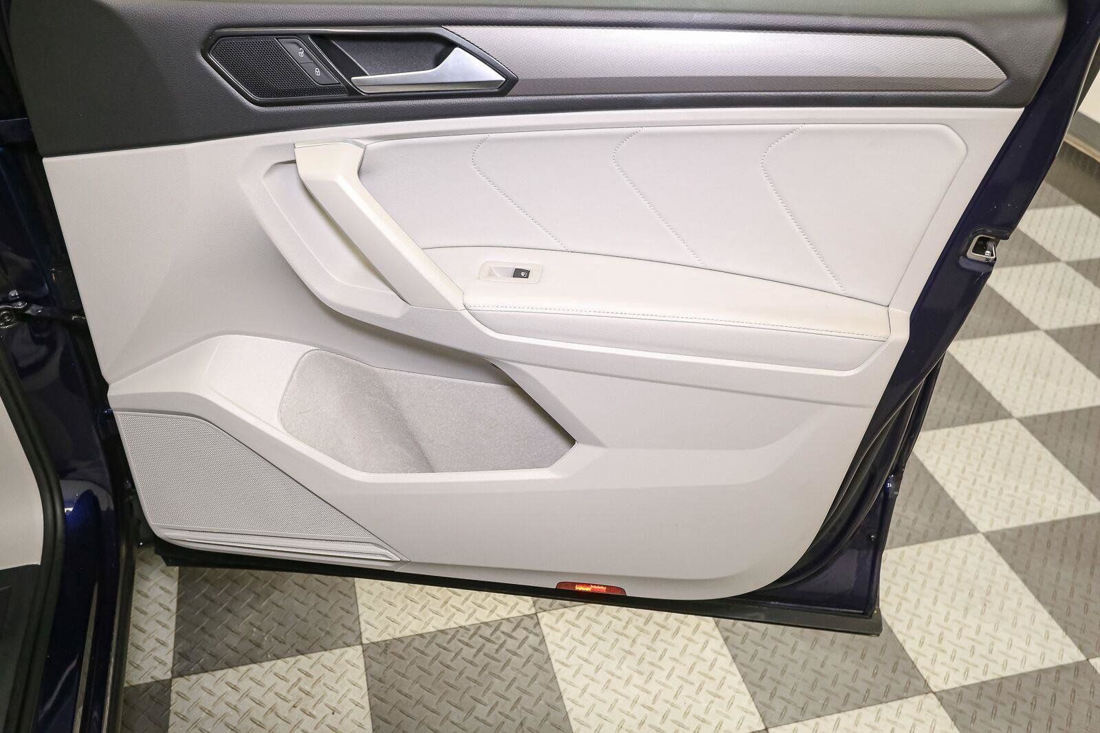 Certified 2023 Volkswagen Tiguan SE w/ Panoramic Sunroof Package FWD image 23