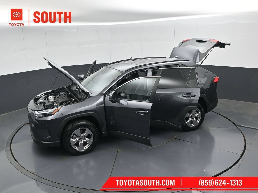 Used 2025 Toyota RAV4 XLE AWD/4WD image 51