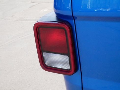 Used 2022 Jeep Gladiator Willys image 17