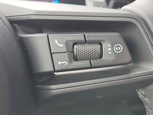 Used 2025 Porsche Cayenne image 38