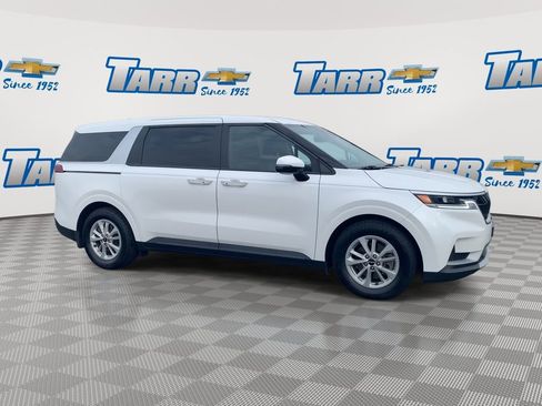 Used 2024 Kia Carnival LX image 2