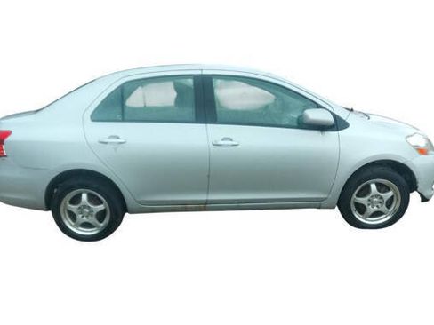 Used 2008 Toyota Yaris S FWD image 7