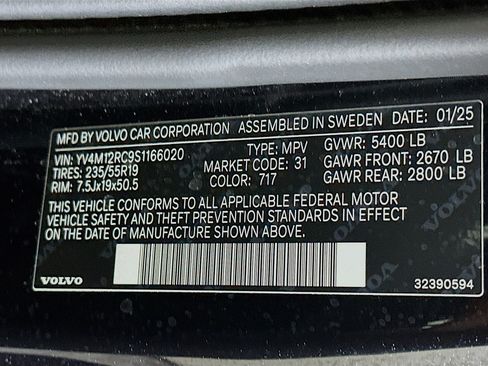 Used 2025 Volvo XC60 B5 Plus w/ Climate Package image 12