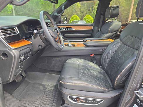 Used 2022 Jeep Grand Wagoneer Series III w/ HD Trailer Tow Package AWD/4WD image 25