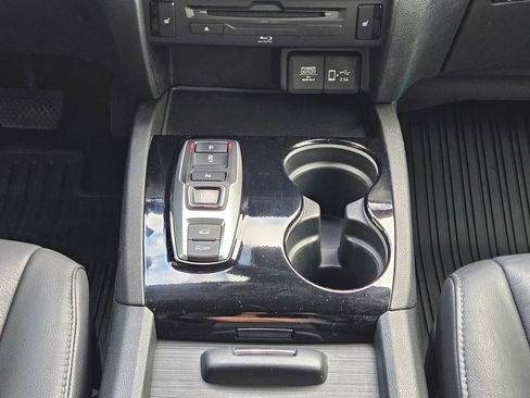 Used 2021 Honda Pilot Touring image 12