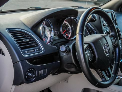Used 2019 Dodge Grand Caravan SXT FWD image 57