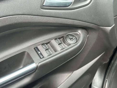 Used 2017 Ford Escape SE w/ Equipment Group 201A FWD image 16