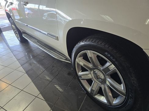 Used 2015 Cadillac Escalade ESV Luxury image 44