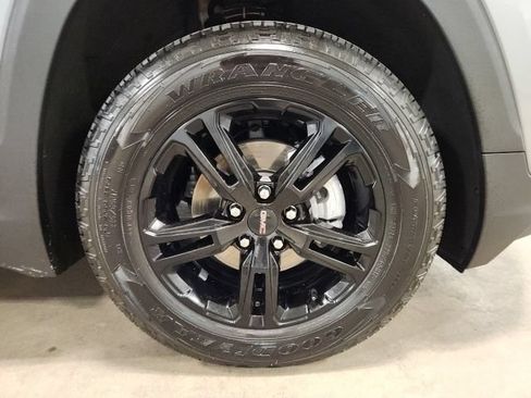 Used 2024 GMC Terrain AT4 AWD/4WD image 36