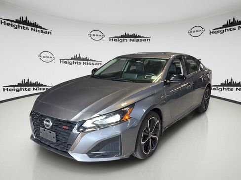 Used 2024 Nissan Altima 2.5 SR w/ SR Premium Package AWD/4WD image 1
