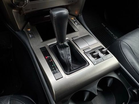 Used 2019 Lexus GX 460 image 17