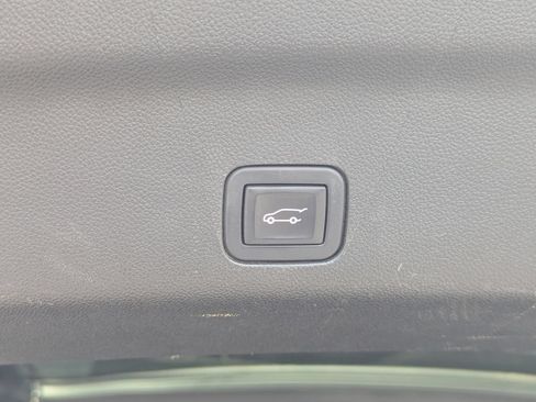 Used 2023 GMC Yukon XL SLT w/ SLT Premium Package AWD/4WD image 32