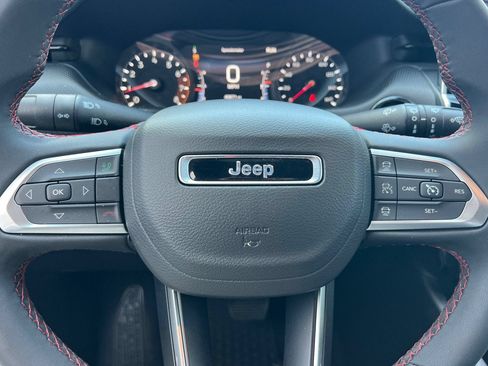 Used 2025 Jeep Compass Trailhawk AWD/4WD image 28
