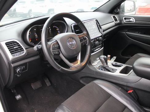 Used 2022 Jeep Grand Cherokee Laredo X image 3