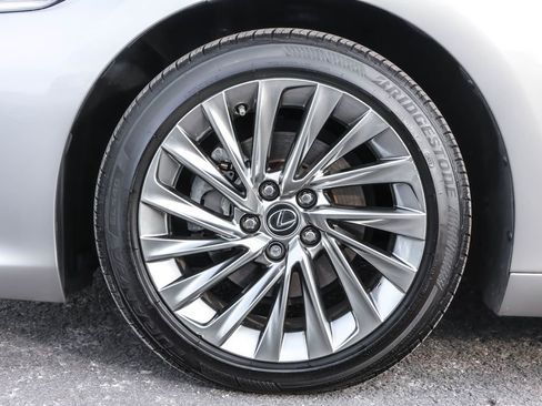 Used 2020 Lexus ES 300h w/ Luxury Package image 15