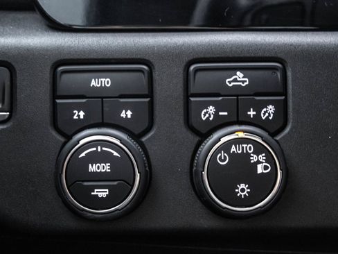 Used 2024 Chevrolet Silverado 1500 LT AWD/4WD image 25
