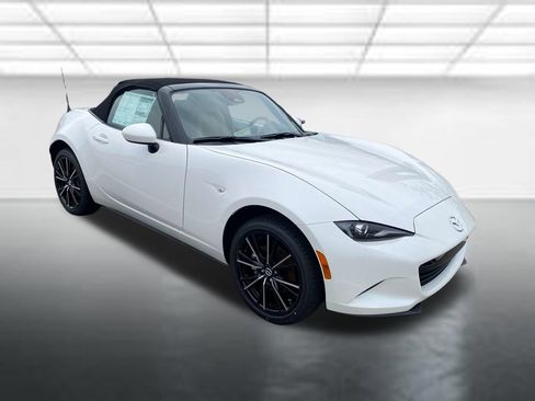 New 2026 MAZDA MX-5 Miata Grand Touring RWD image 2