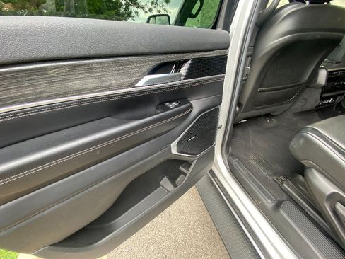 Used 2022 Jeep Wagoneer Series II AWD/4WD image 16