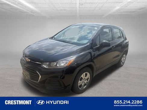Used 2018 Chevrolet Trax LS FWD image 1